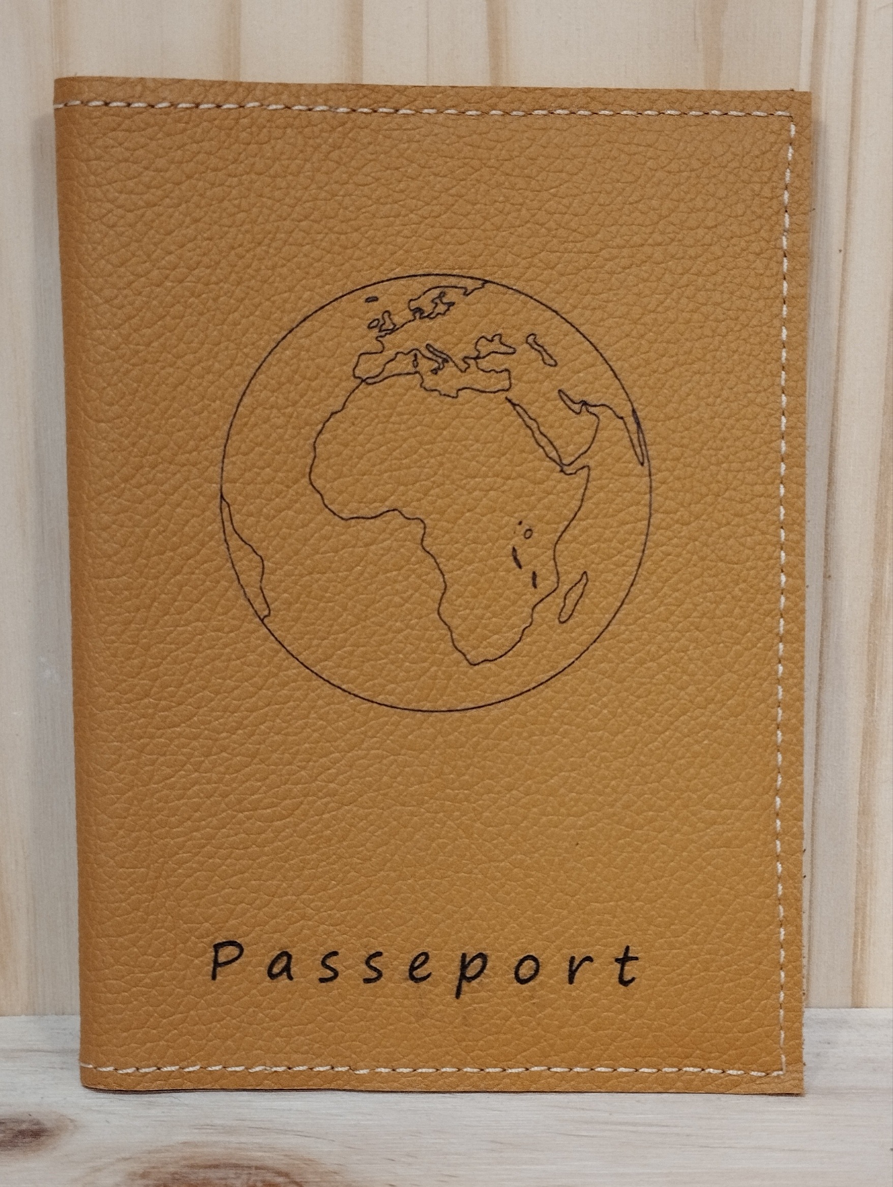Protège passeport en cuir camel – Image 3