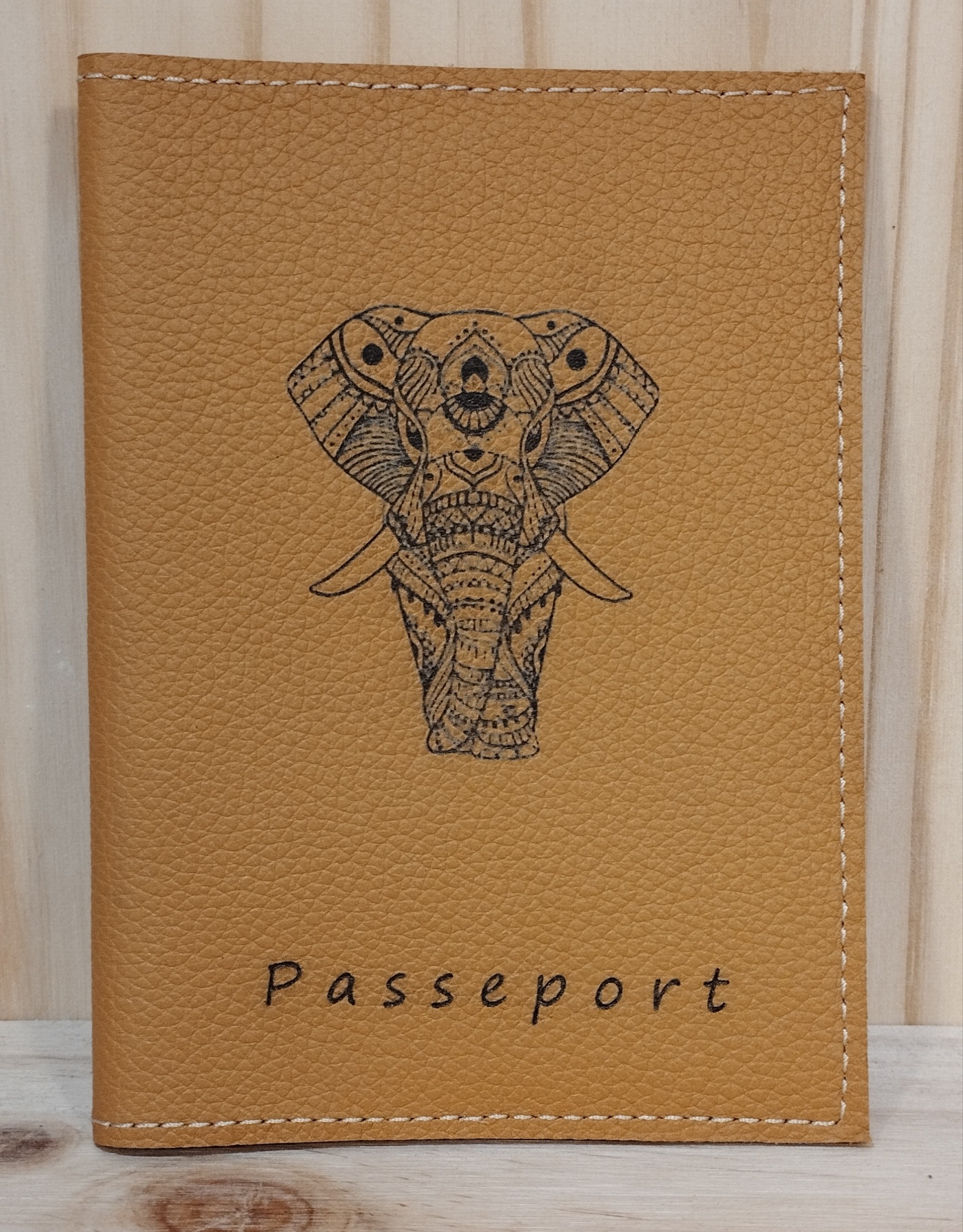 Protège passeport en cuir camel – Image 2