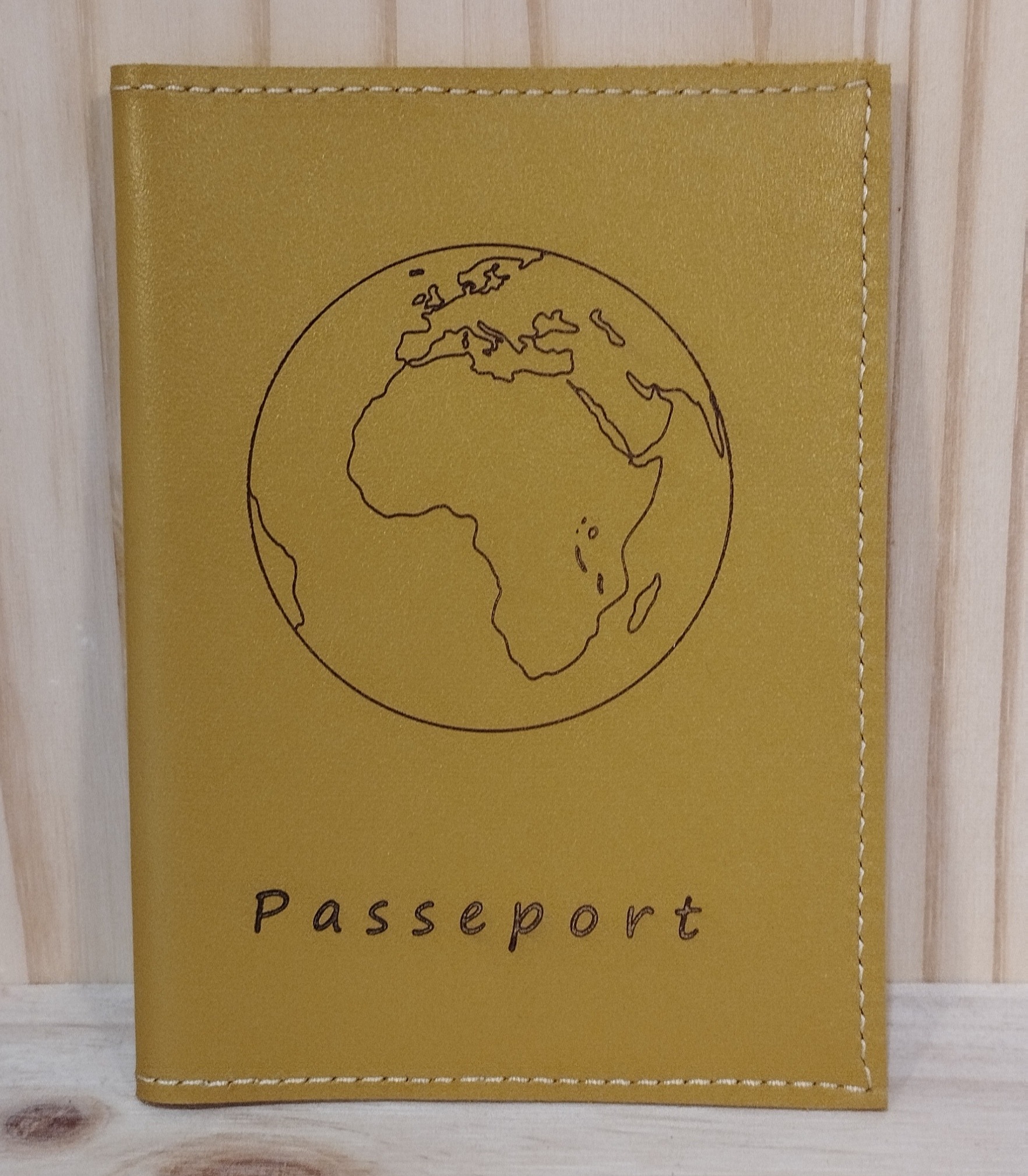 Protège passeport en cuir moutarde