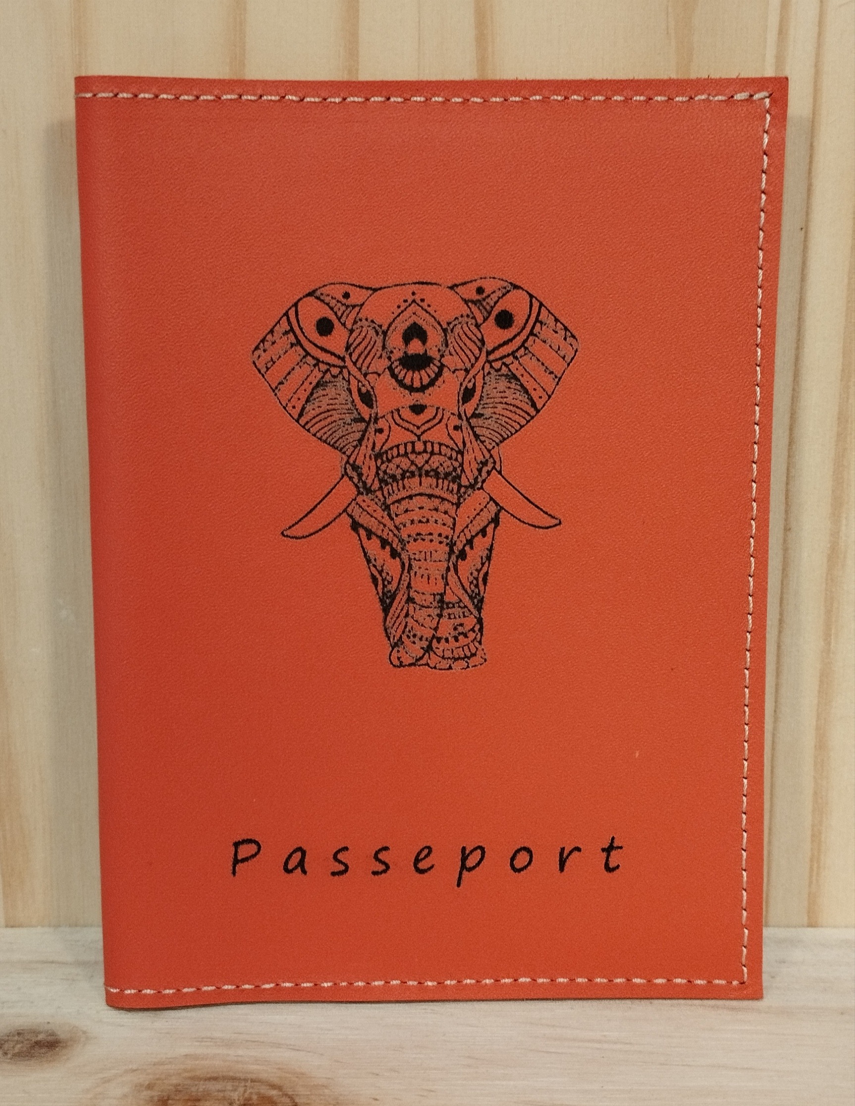 Protège passeport en cuir corail – Image 4