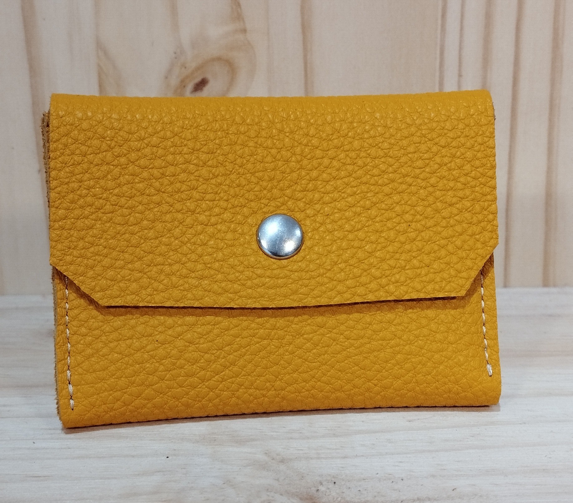 Porte monnaie et cartes en cuir jaune