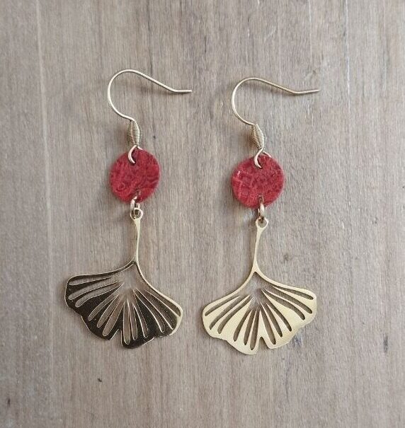 Boucles d'oreilles rouges dorées – Image 3