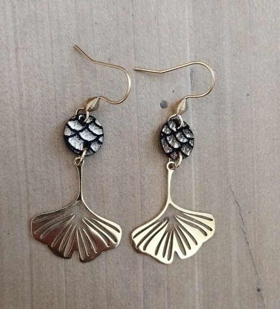 Boucles d'oreilles Soleil dorées et noires – Image 2